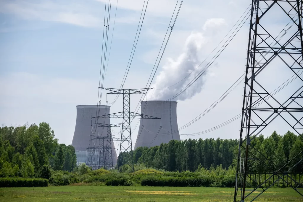 Tours de refroidissement et lignes à haute tension
