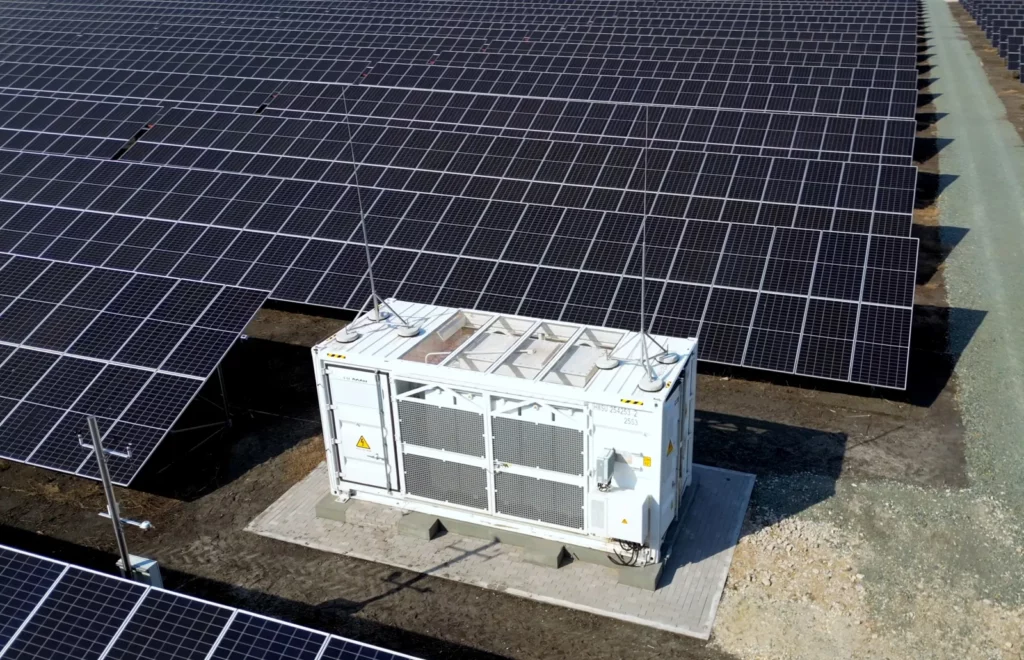 Onduleur ventilé installé dans un parc photovoltaïque