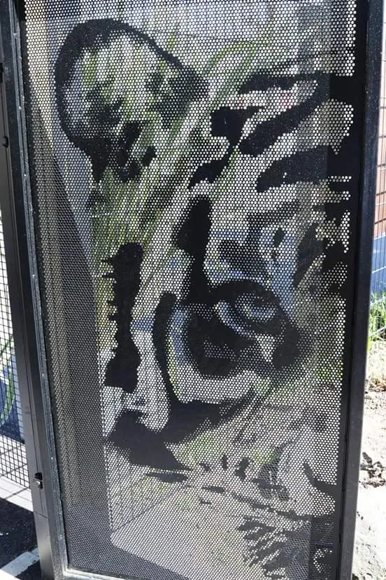 Panneau à perforation reproduisant une image