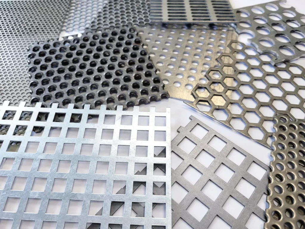 Tôles perforées aux motifs variés : ronds, carrés, hexagonaux et oblongs